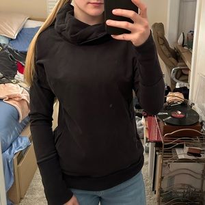 black lululemon sweater